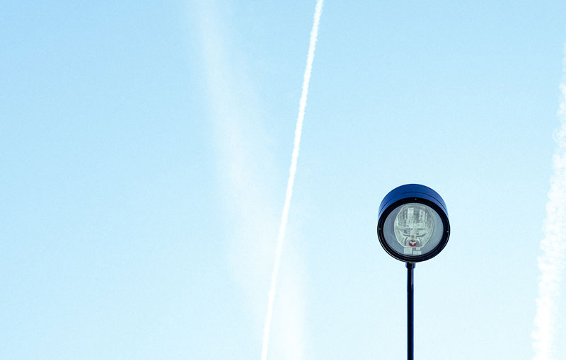 faro con pannello solare fotovoltaico